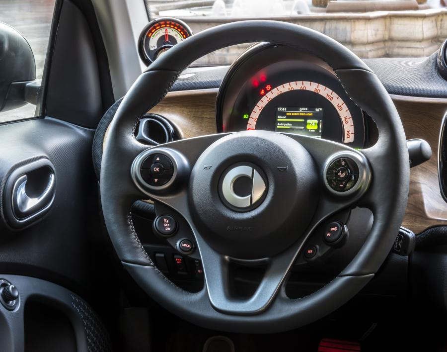 Панель приборов Smart EQ ForTwo Prime Coupe (C453) 2020 года  (WW) (фото 23 из 28)